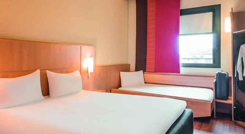 TRIPLE STANDARD Room, ibis Milano Malpensa Aeroporto, Milan
