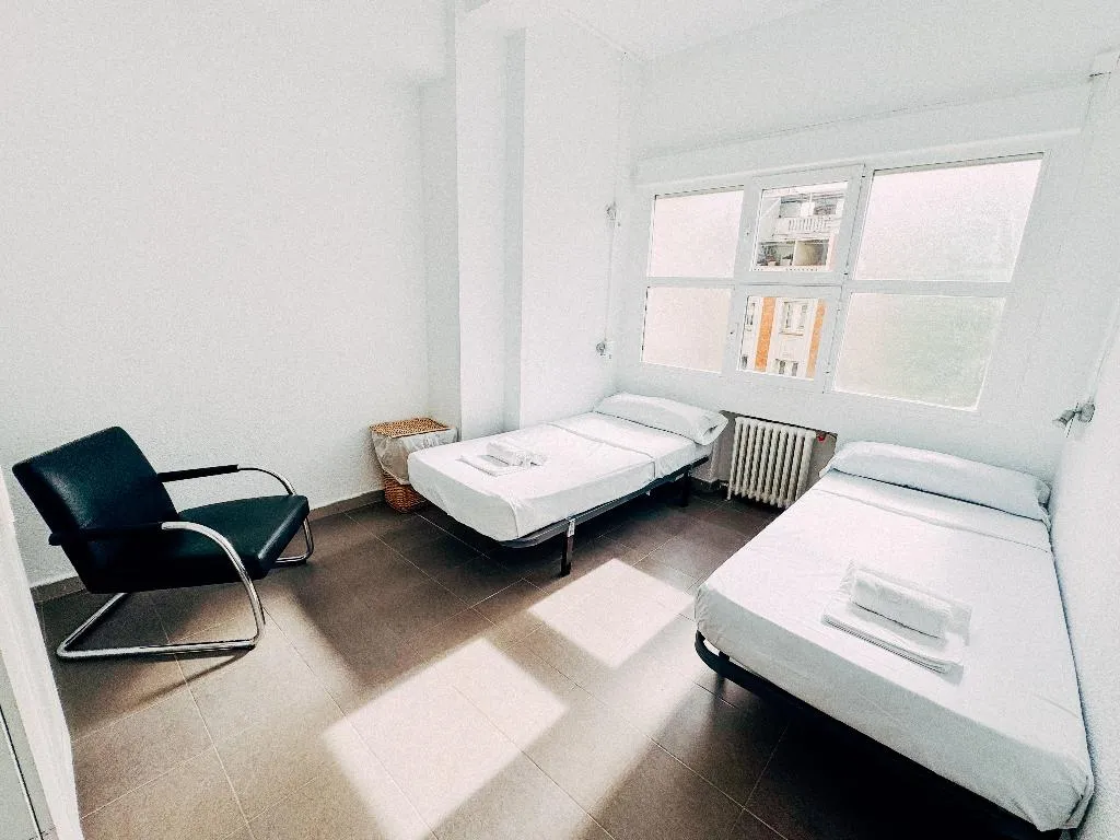 DOUBLE STANDARD Room, MadVibes Hostel Gran Vía, Madrid