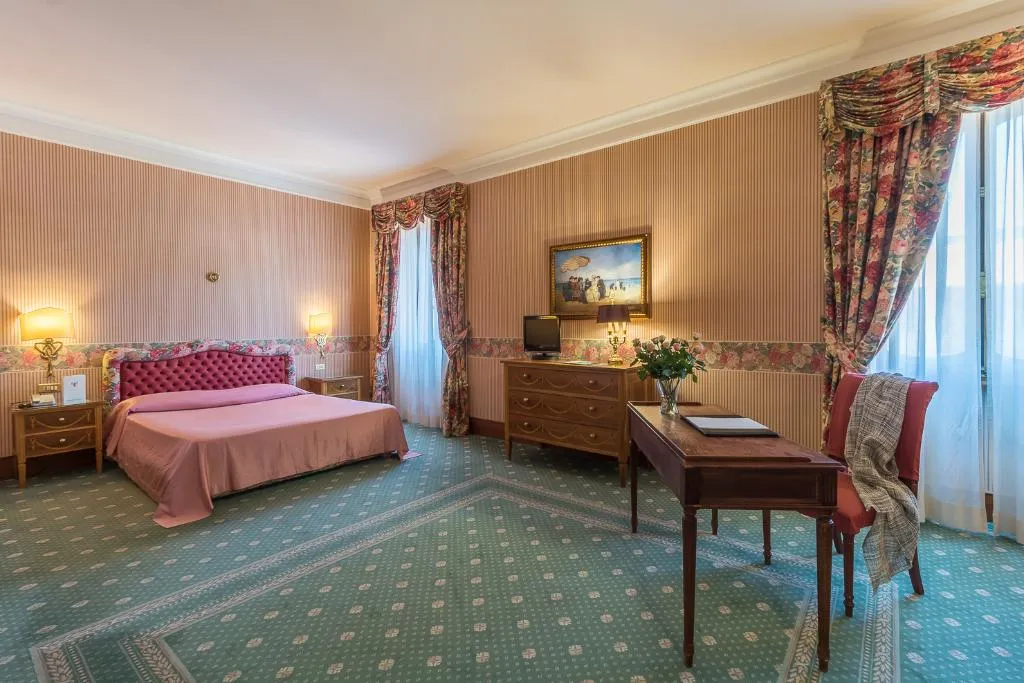 JUNIOR SUITE STANDARD Room, Torre Sant Angelo, Rome