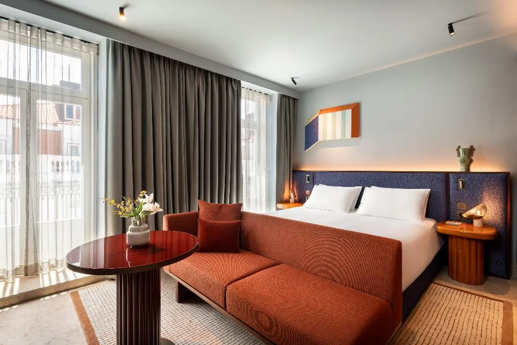 SUITE KING SIZE BED Room, Andaz Lisbon, Lisbon
