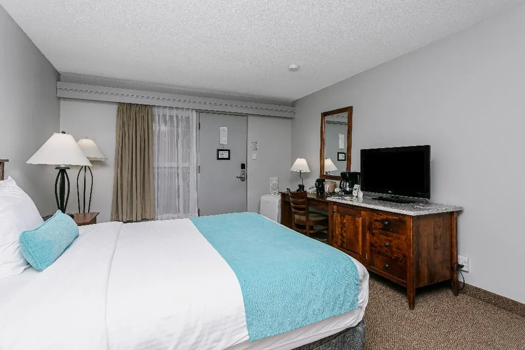 DOUBLE STANDARD Room, Tonquin Inn, Edmonton, Alberta