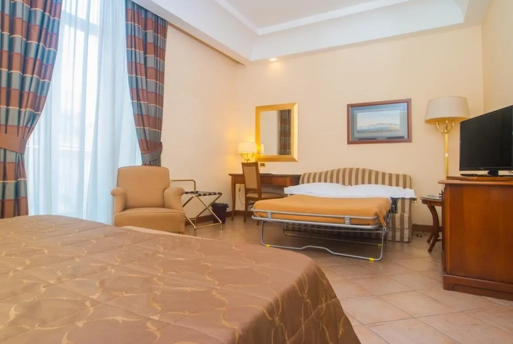 QUADRUPLE STANDARD Room, Le Cheminee Business Hotel, Naples