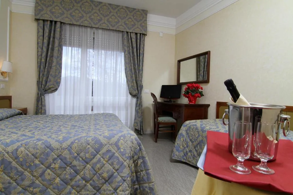 TRIPLE STANDARD Room, Mondial Park Hotel, Rome