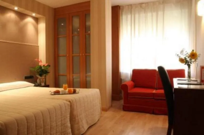 TRIPLE STANDARD Room, Hotel Villa de Barajas, Madrid