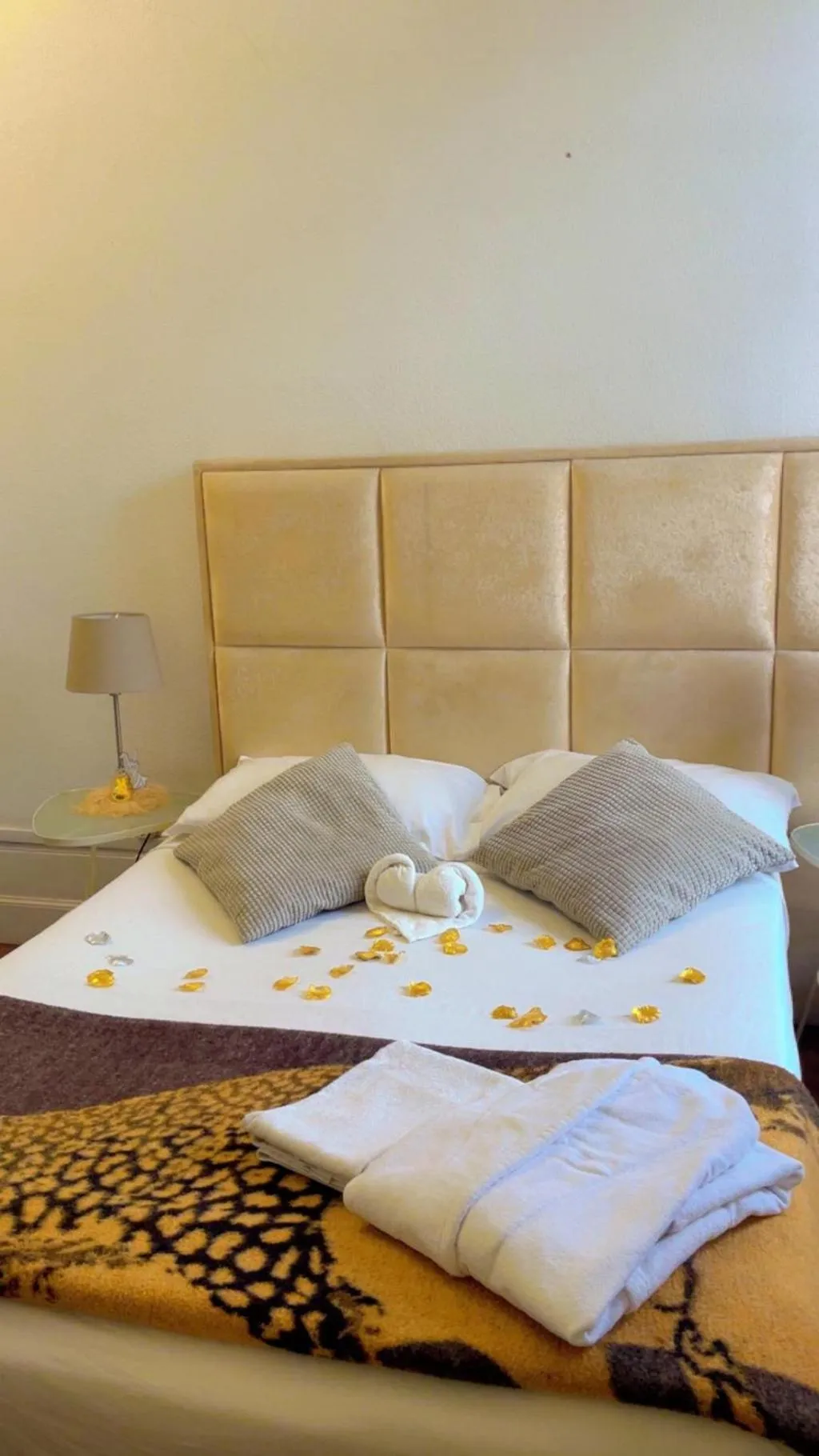 DOUBLE SUPERIOR WITH BALCONY Room, WW Hostel & Suites, Porto