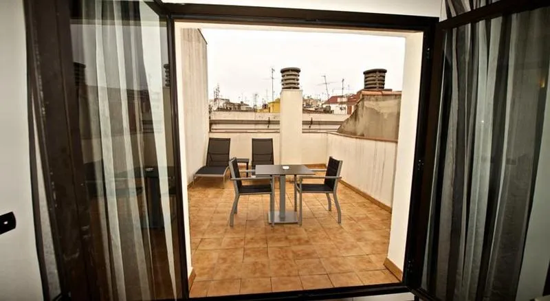 Room, Catalonia Born, Barcelona