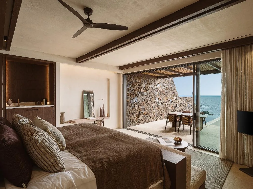 SUITE WITH PRIVATE POOL Room, The Revery, Crete