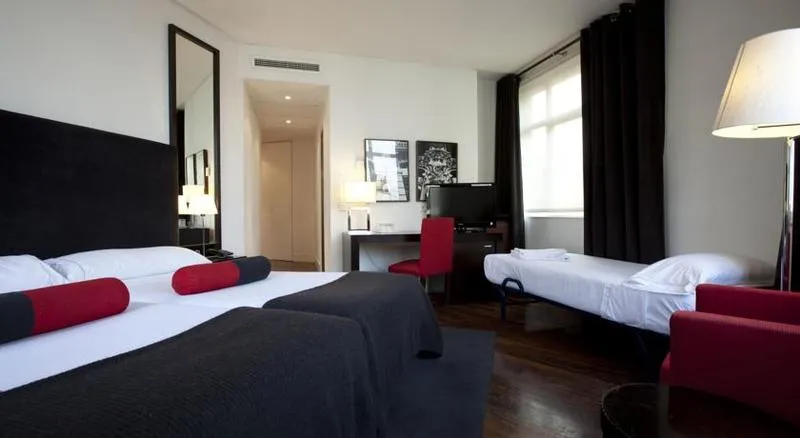 TRIPLE STANDARD Room, Quatro Puerta del Sol, Madrid