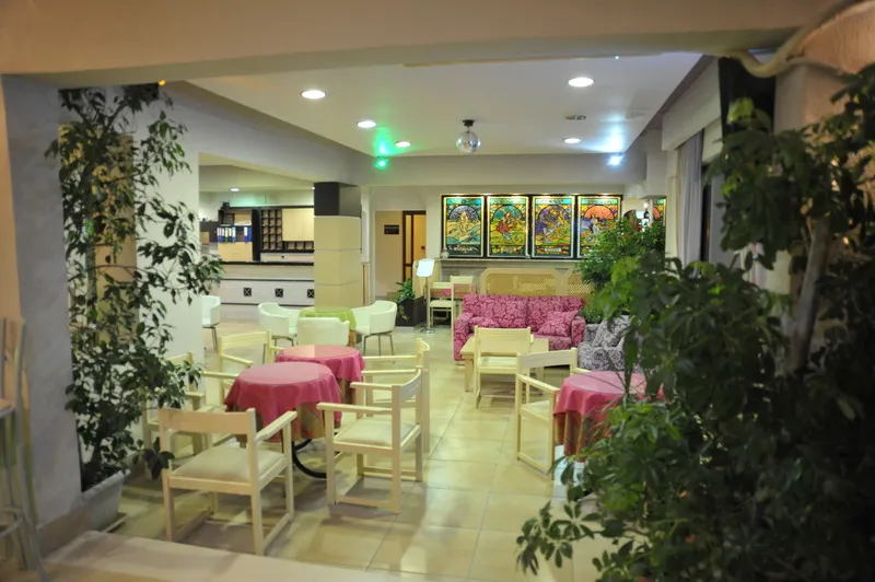Lobby, Anseli, Rhodes