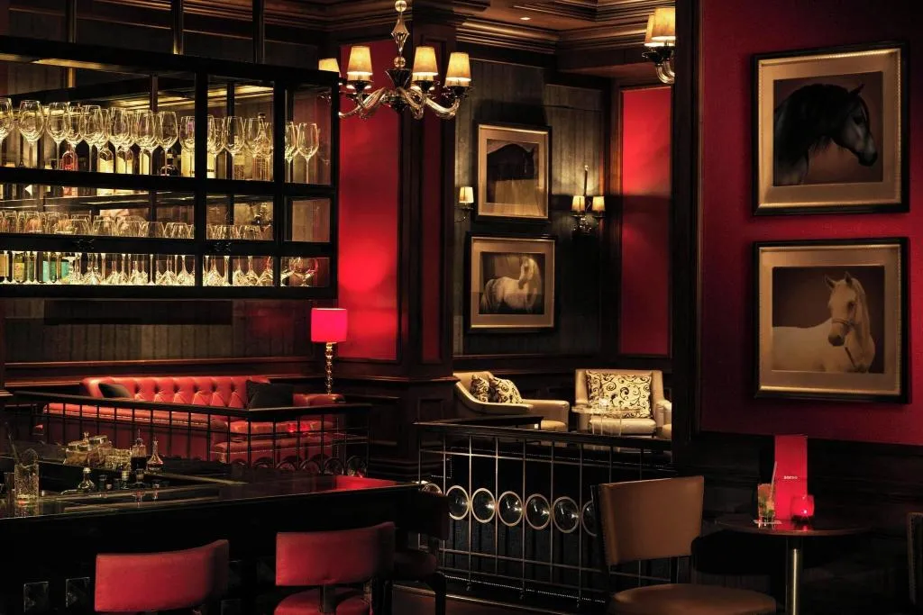 Bar, The Ritz-Carlton Abu Dhabi, Grand Canal, Abu Dhabi
