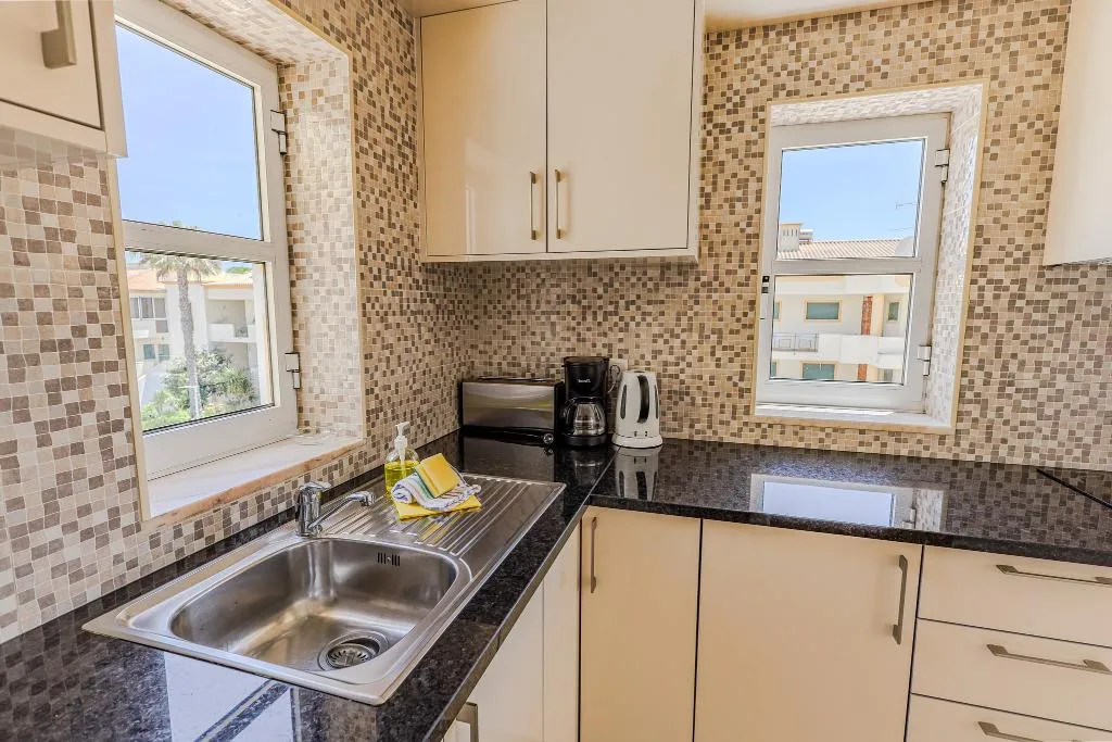 APARTMENT CAPACITY 7 THREE BEDROOMS Room, Benvindo Apartamentos by Umbral, Algarve