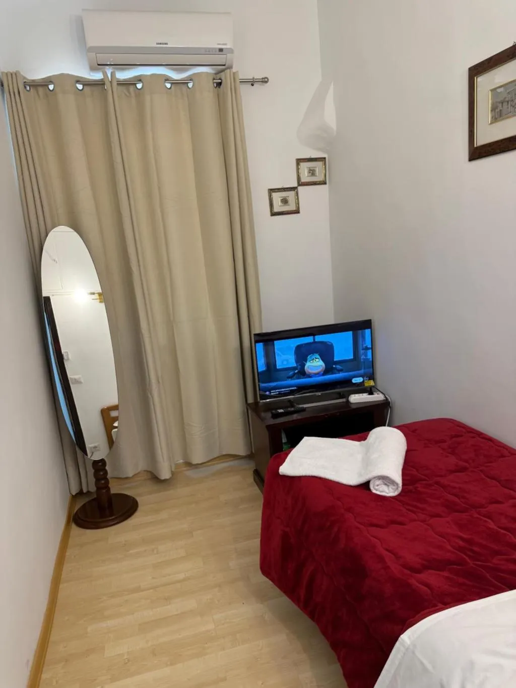 SINGLE STANDARD Room, Two Ducks Hostel, Naples