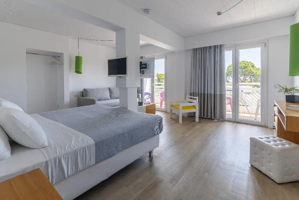 JUNIOR SUITE STANDARD Room, Marathon Beach Resort, Athens