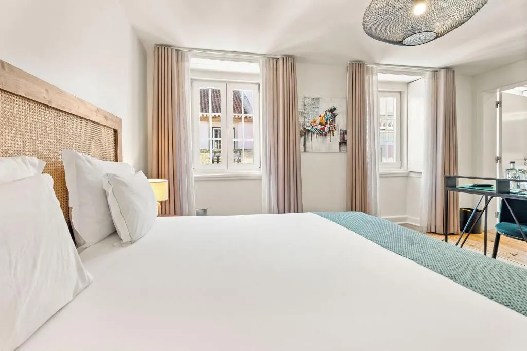 Room, Jardim Da Lapa By Shiadu, Lisbon