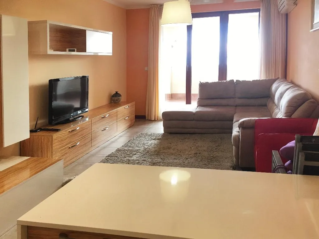 APARTMENT THREE BEDROOMS Room, Casa Real, Bourgas