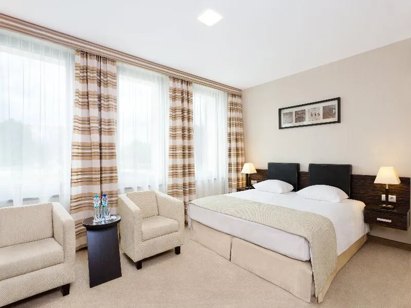 Double or Twin STANDARD Room, Qubus Hotel Gdansk, Gdansk