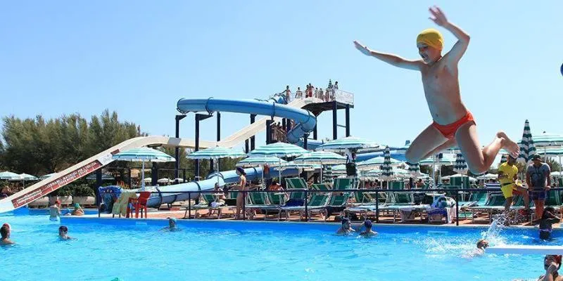 Pool, La Isla Resort, Naples