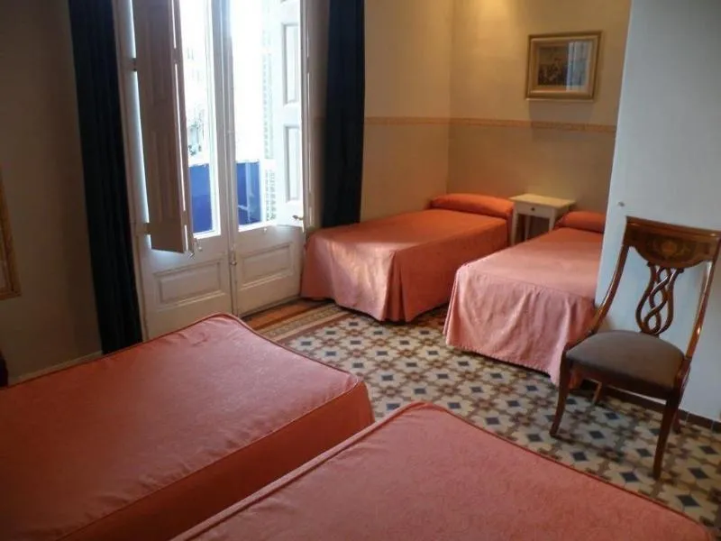 QUADRUPLE STANDARD Room, Casa Consell Gran Via, Guest House, Barcelona