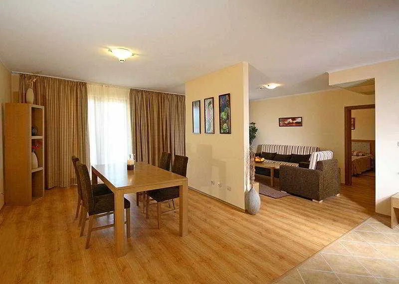 Room, Martinez, Bourgas