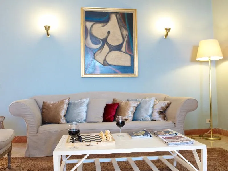 Lobby, Punta Nord-Est, Palermo