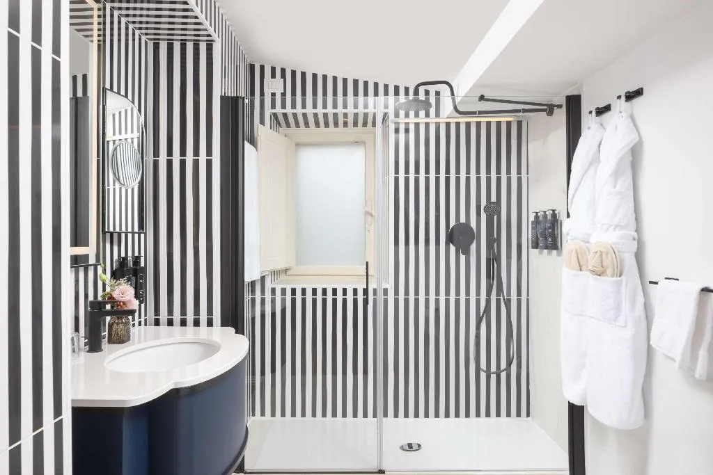 Room, Anglo American Hotel Florence, Curio Collection, Florence