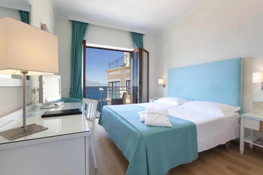 Double or Twin SEA VIEW WITH BALCONY Room, Hotel Regina Sorrento, Naples