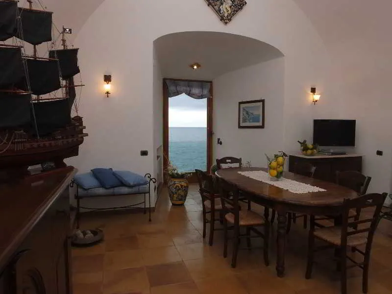 Lobby, Torre Di Cesare, Naples