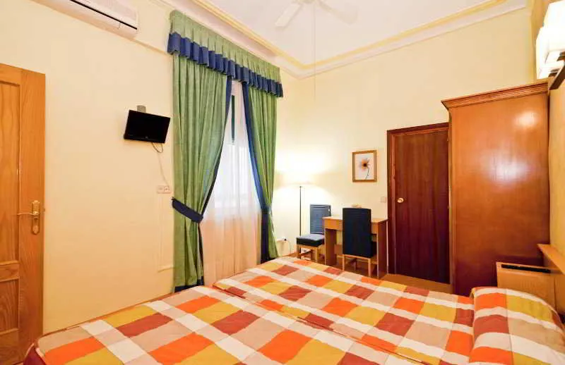 Room, Oporto, Madrid