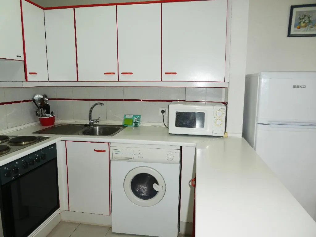 APARTMENT CAPACITY 6 TWO BEDROOMS Room, Apartamentos Surfing3000, Valencia