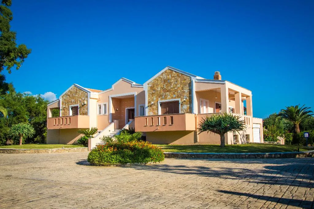 VILLA FOUR BEDROOMS WITH PRIVATE POOL Room, Leone Luxury Villas, Zante