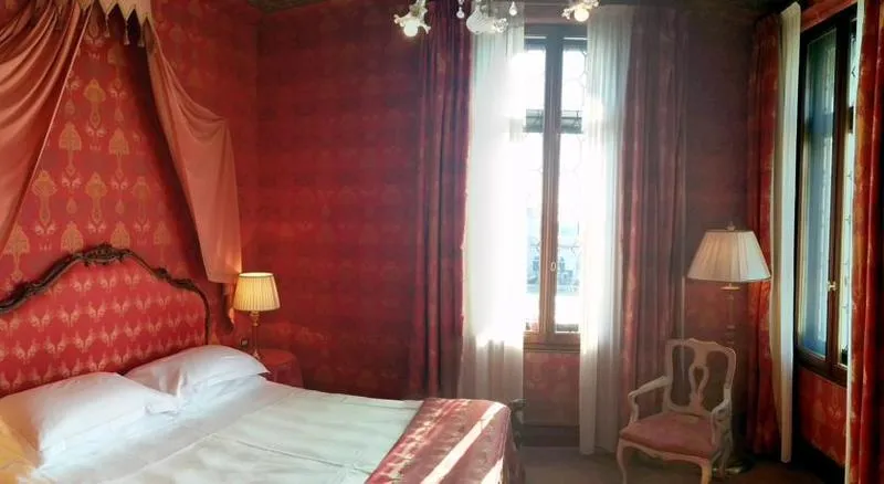 JUNIOR SUITE CANAL VIEW Room, Bauer Palazzo, Venice