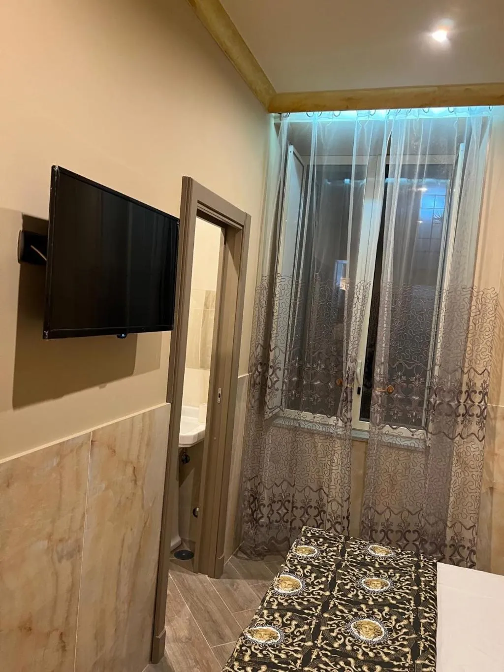 DOUBLE STANDARD Room, Iris, Naples