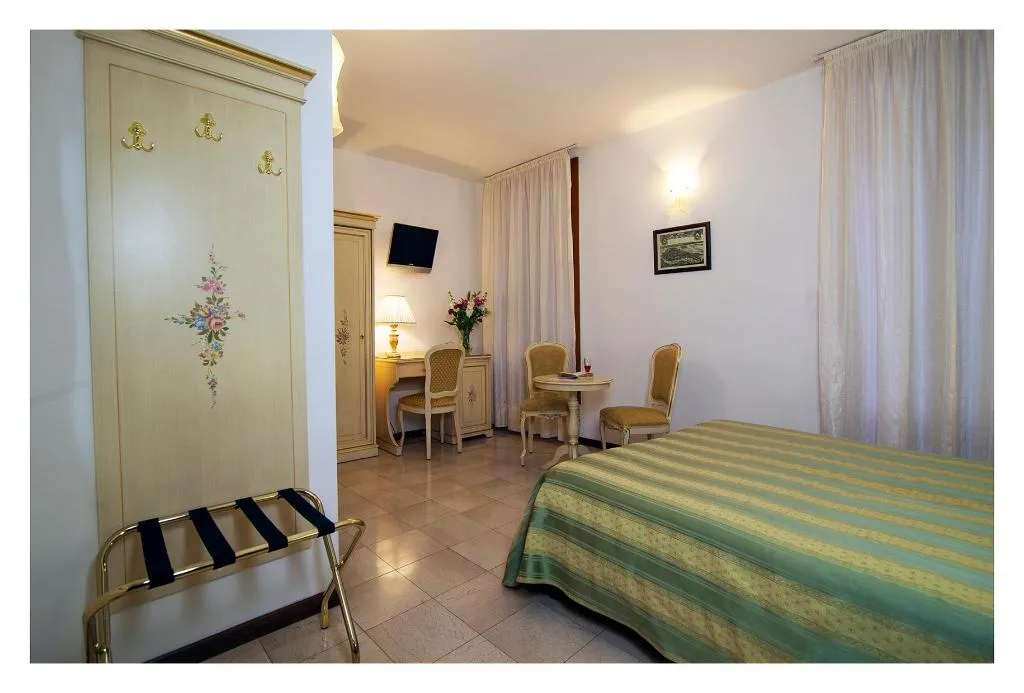 Room, Orion, Venice