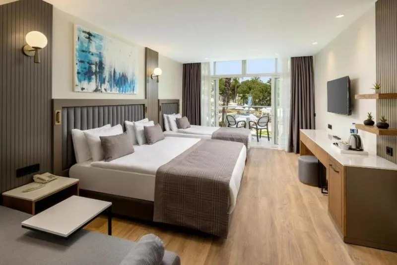 QUADRUPLE SUPERIOR Room, Dobedan World Palace Ex Alva Donna, Antalya