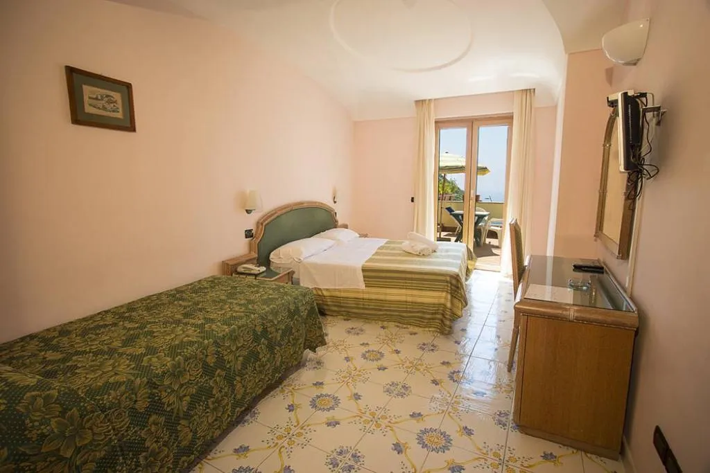 TRIPLE STANDARD Room, Terme Saint Raphael Hotel, Naples