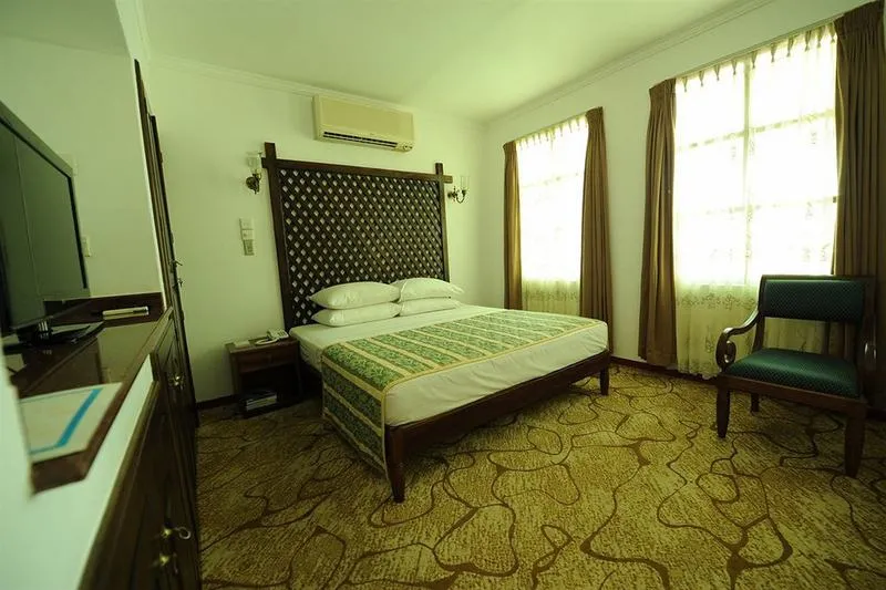 DOUBLE STANDARD Room, Palms Mount Lavinia, Colombo