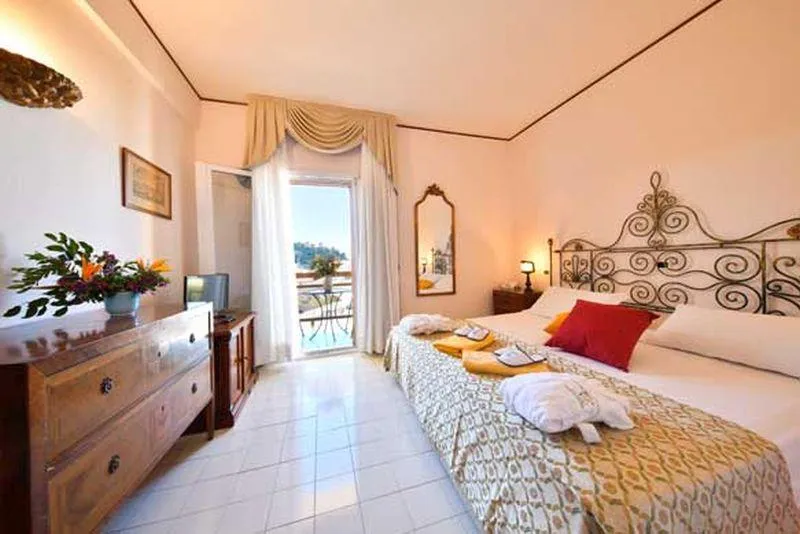 DOUBLE SUPERIOR ONE BEDROOM Room, Grand Hotel Terme Di Augusto, Naples