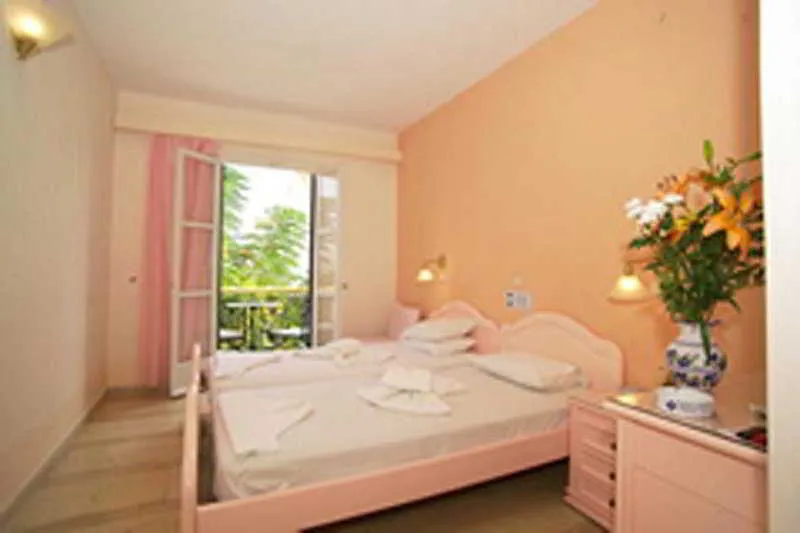 Room, Labito, Samos
