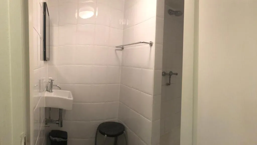 DOUBLE WITH SHARED BATHROOM Room, Budget Hotel Hortus, Amsterdam