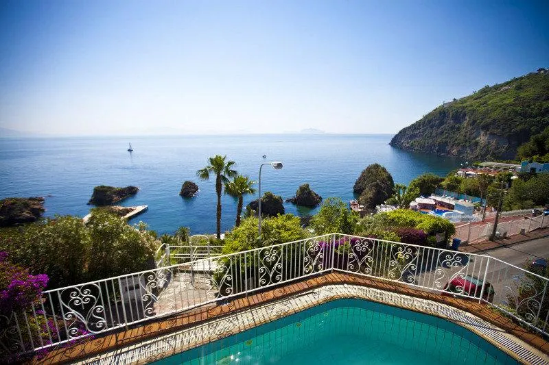 Pool, Don Felipe, Naples