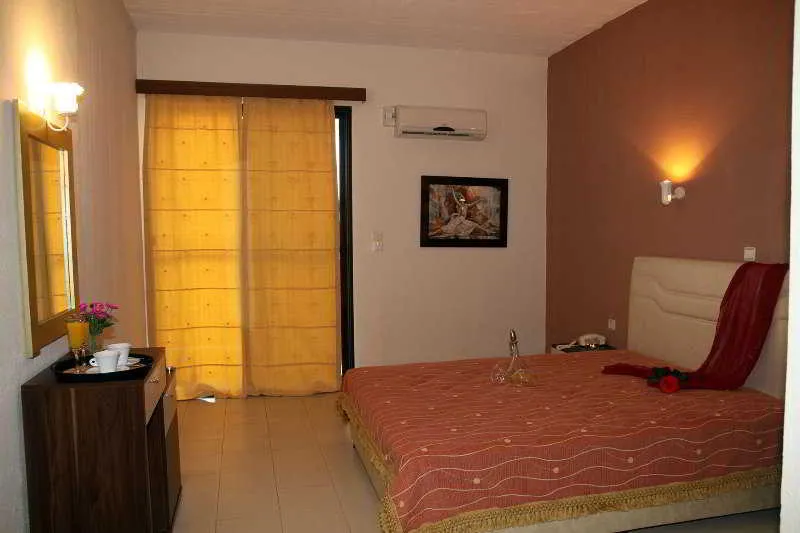 Room, Rema, Halkidiki