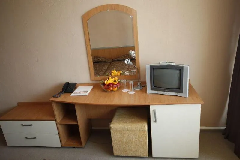 Room, Gladiola, Varna