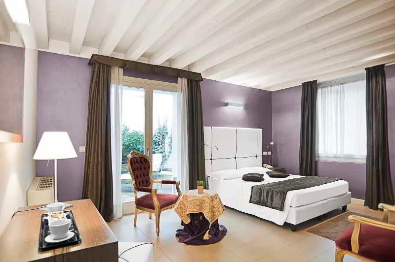 Room, Al Canal Regio, Venice