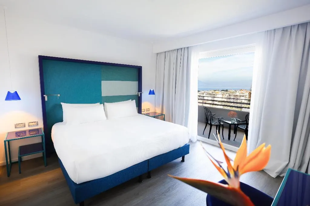DOUBLE SUPERIOR SEA VIEW Room, Hilton Sorrento Palace, Naples