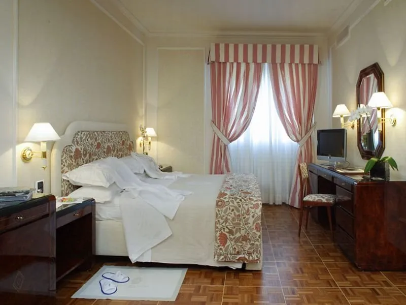 Room, De la Ville, Florence