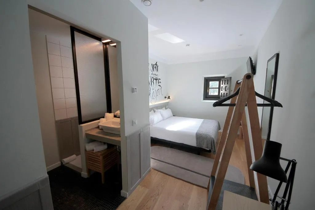 DOUBLE STANDARD Room, Complutum Hostel, Madrid