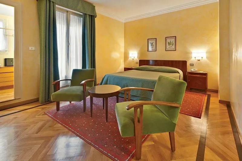 TRIPLE STANDARD Room, Bettoja Hotel Atlantico, Rome