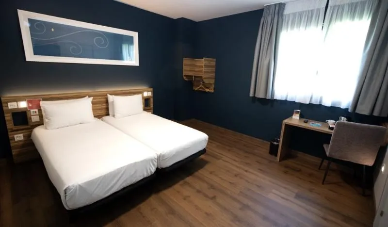 TWIN CAPACITY 2 Room, Travelodge Madrid Metropolitano, Madrid