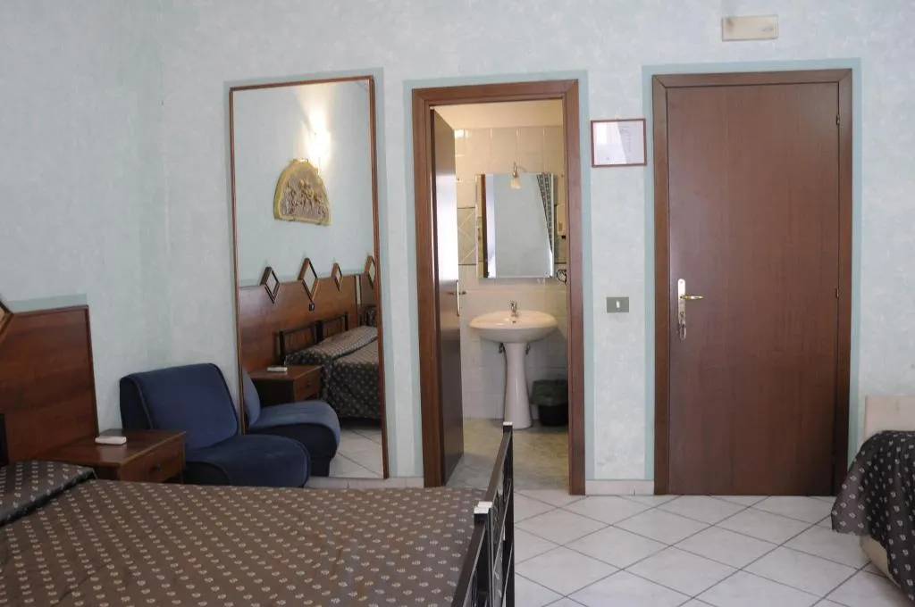 DOUBLE STANDARD Room, Hotel Farini, Rome