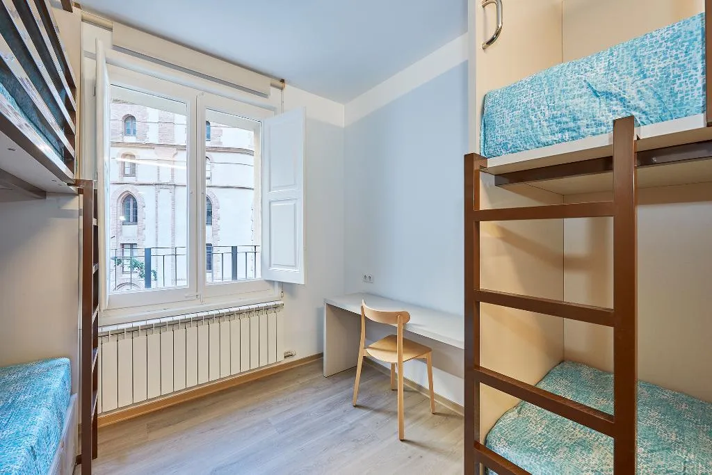 QUADRUPLE BUNK BED Room, Alberg Abat Oliba, Barcelona